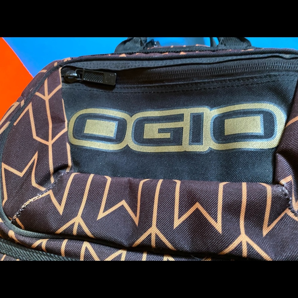 OGIO gym/travel bag - Picture 2 of 8